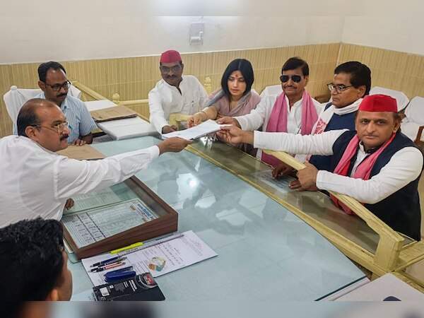 Mainpuri Lok Sabha Seat: सपा उम्मीदवार डिंपल यादव ने मैनपुरी सीट से दाखिल किया नामांकन; अखिलेश समेत ये नेता रहे मौजूद