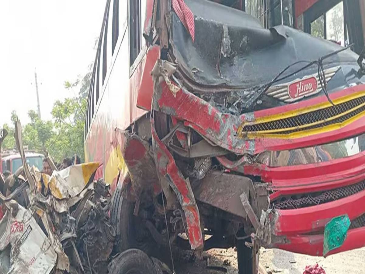 Road Accident In Bangladesh: बांग्लादेश में बड़ा हादसा; बस-पिकअप के बीच जोरदार टक्कर, 13 लोगों की मौत