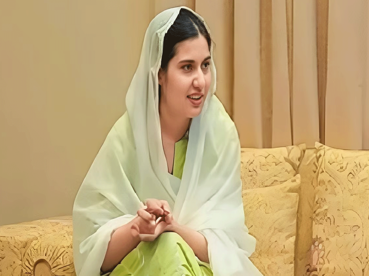 लंदन में पढ़ाई छोड़ पिता की विरासत सँभालने सियासत में आ गई चुनाव सुधारों पर Ph.D करने वाली इकरा हसन लंदन में पढ़ाई छोड़ पिता की विरासत सँभालने सियासत में आ गई चुनाव सुधारों पर Ph.D करने वाली इकरा हसन