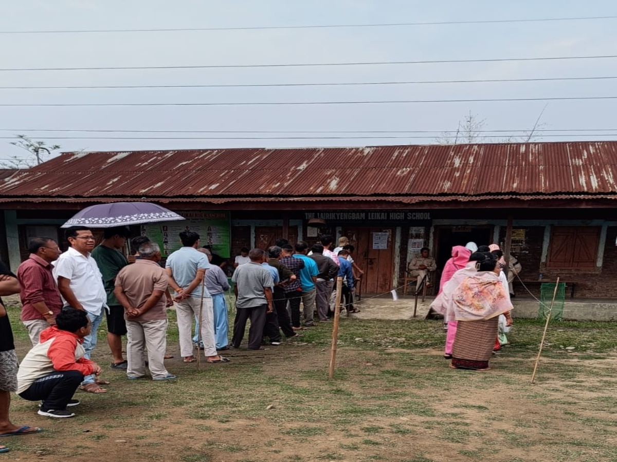 Lok Sabha Election 2024: ବୁଥ ନିକଟରେ ଗୁଳିମାଡ଼ ପରେ ସୁରକ୍ଷା ବ୍ୟବସ୍ଥା ମଜବୁତ; ଜାରି ରହିଛି ଭୋଟ ଗ୍ରହଣ Lok Sabha Election 2024: ବୁଥ ନିକଟରେ ଗୁଳିମାଡ଼ ପରେ ସୁରକ୍ଷା ବ୍ୟବସ୍ଥା ମଜବୁତ; ଜାରି ରହିଛି ଭୋଟ ଗ୍ରହଣ