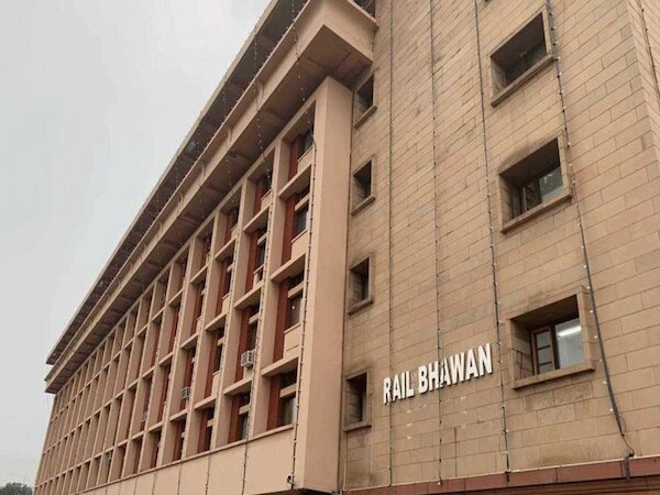 रेल मंत्रालय का बड़ा फैसला, गर्मी में सफर करने वाले पैसेंजरों के लिए उठाया ये कदम