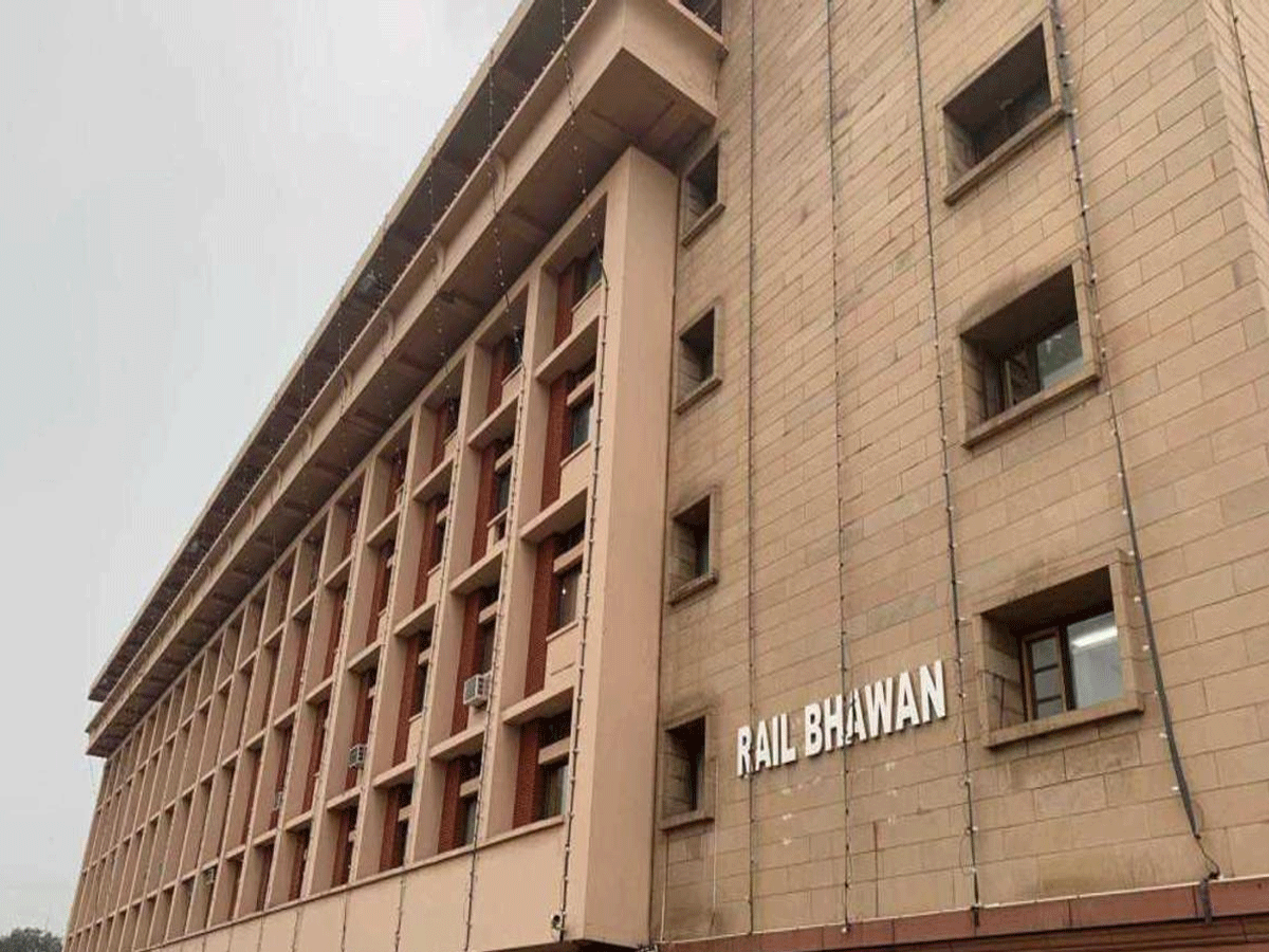 रेल मंत्रालय का बड़ा फैसला, गर्मी में सफर करने वाले पैसेंजरों के लिए उठाया ये कदम रेल मंत्रालय का बड़ा फैसला, गर्मी में सफर करने वाले पैसेंजरों के लिए उठाया ये कदम