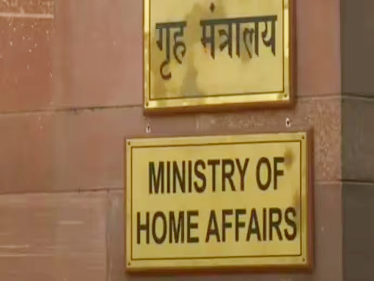 MHA Suspended Delhi Secretary: होम मिनिस्ट्री ने दिल्ली असेंबली सेक्रेटरी को किया सस्पेंड, जानें क्या है मामला?