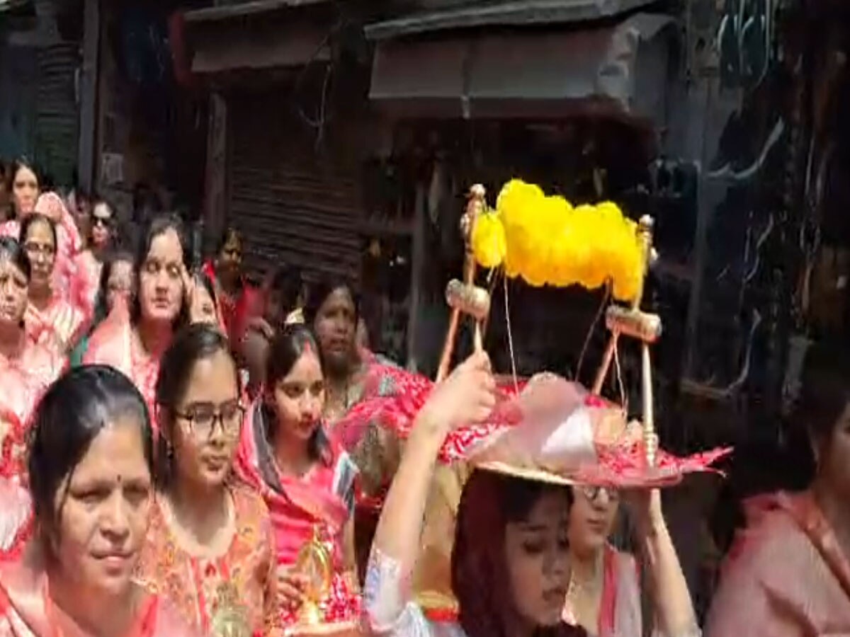 Karauli News: महावीर जयंती पर धूमधाम के साथ निकाली गई भगवान महावीर की शोभायात्रा