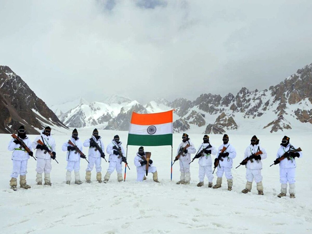 siachen glacier the world highest battlefield know 10 surprising facts  about it | Siachen: वीरता का वो शिखर, जहां -60°C में भी डटे रहते हैं भारतीय  जवान! | Hindi News,