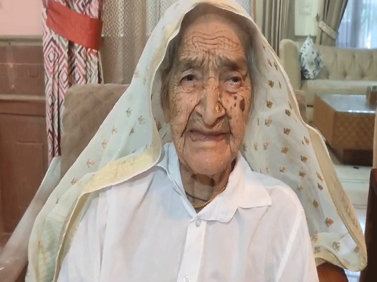 Faridabad News: किशोरी की शिक्षा और महिला की सुरक्षा के लिए 110 साल की बुजुर्ग महिला ने की वोट डालने की अपील, जानें कौन हैं चंदेरी देवी