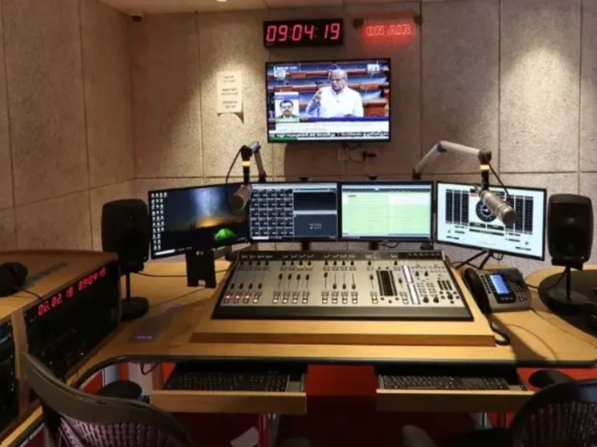 Radio Service: କୁଏତରେ ଆରମ୍ଭ ହେଲା ହିନ୍ଦି ଭାଷାରେ ରେଡିଓ ସେବା Radio Service: କୁଏତରେ ଆରମ୍ଭ ହେଲା ହିନ୍ଦି ଭାଷାରେ ରେଡିଓ ସେବା