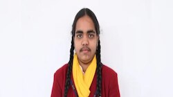 मूंछों को लेकर 10वीं टॉपर का बना मजाक, यूपी बोर्ड के फैसले से आलोचकों की बोलती बंद