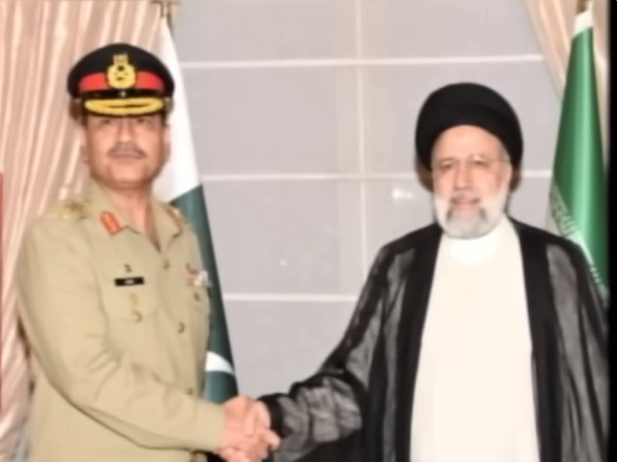 ईरानी राष्ट्रपति के पाकिस्तान दौरे का दूसरा दिन; आर्मी चीफ से सीमा सुरक्षा समेत कई मुद्दों पर चर्चा ईरानी राष्ट्रपति के पाकिस्तान दौरे का दूसरा दिन; आर्मी चीफ से सीमा सुरक्षा समेत कई मुद्दों पर चर्चा
