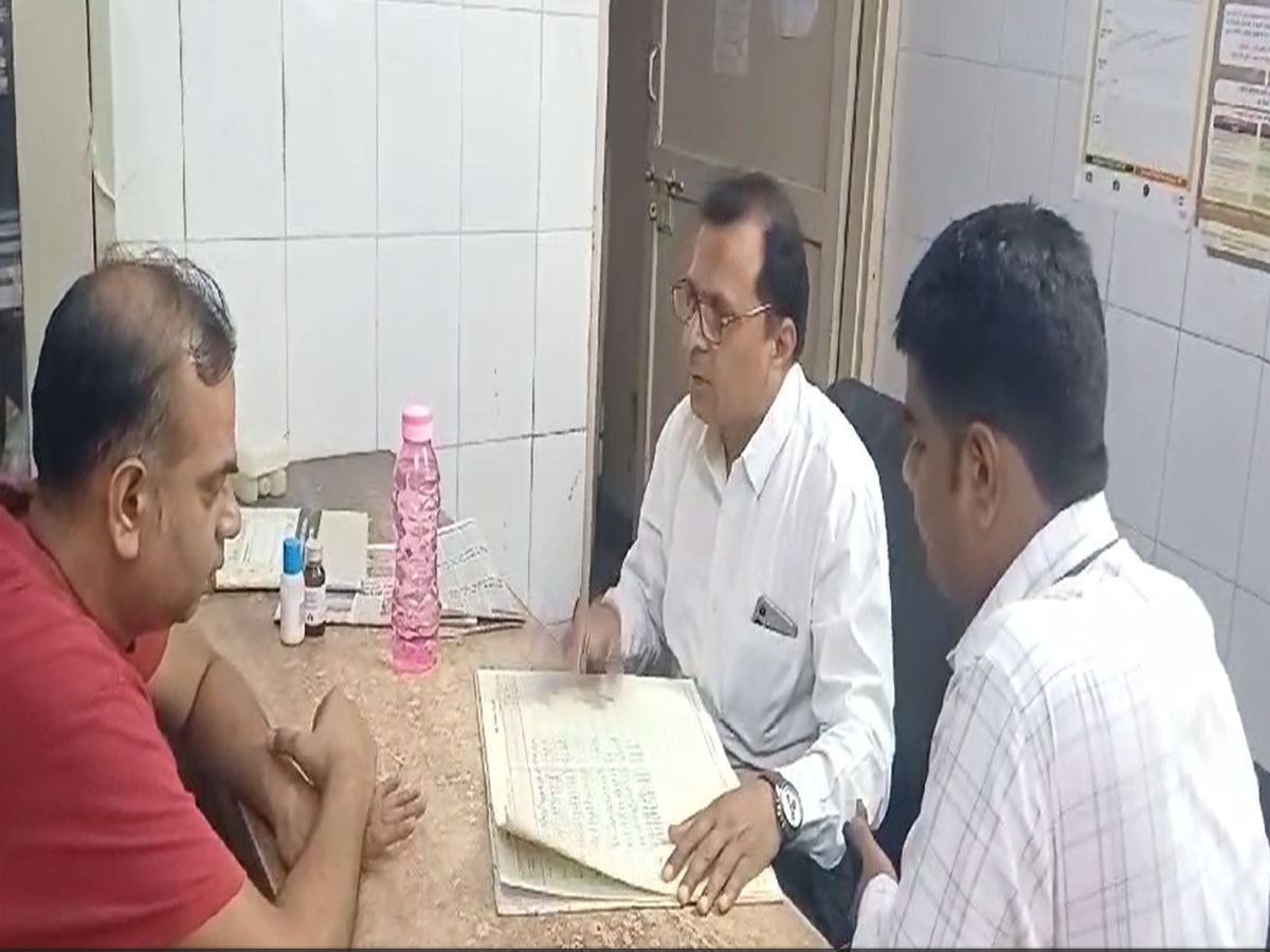 Sawai madhopur News: CMHO डॉ धर्मसिंह मीणा ने किया अस्पताल का औचक निरीक्षण