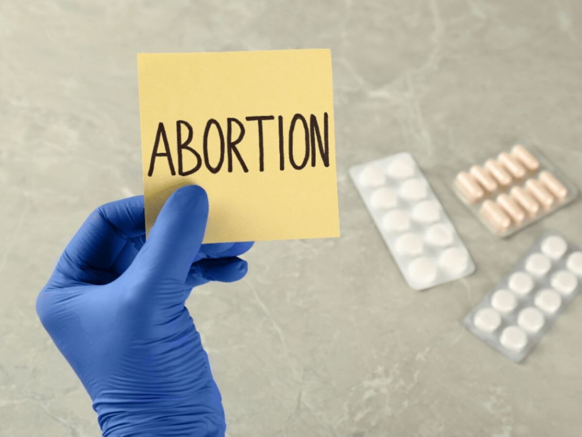 गर्भपात अधिकार को लेकर इटली में घमासान! क्या रद्द हो जाएगा 46 साल पुराना कानून?