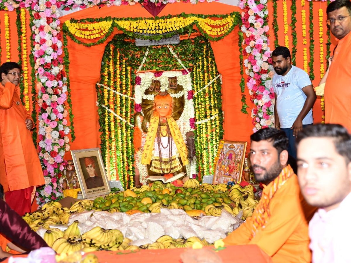 Jaipur: छोटीकाशी में 38 साल बाद स्वर्ण मंडित रथ पर सवार होकर नगर भ्रमण पर निकलेंगे हनुमानजी, राज्यपाल उतारेंगे आरती