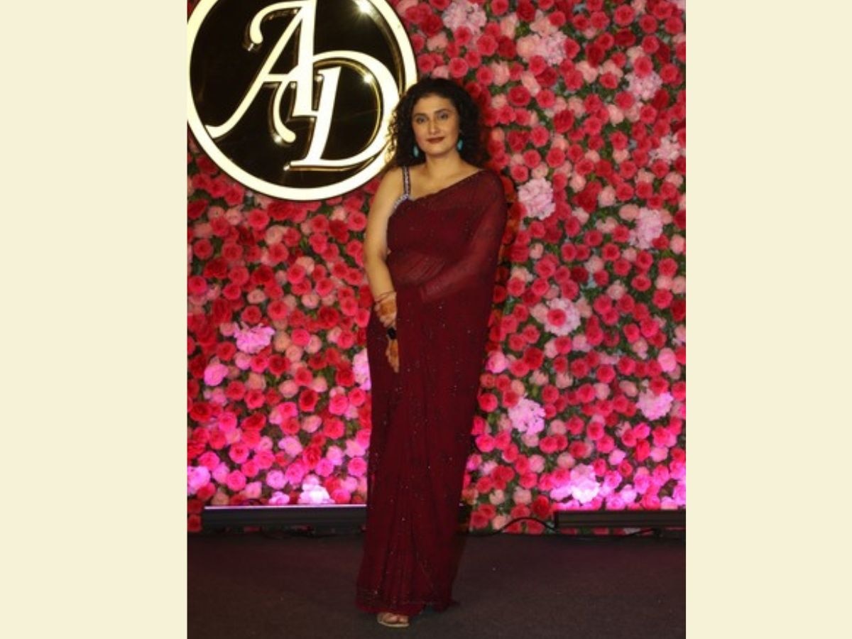 Ragini Khanna Glamorous Look In Maroon Saree At Aarti Singh Sangeet Night Sasural Genda Phool 4579