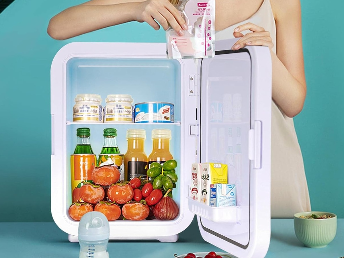 https://hindi.cdn.zeenews.com/hindi/sites/default/files/2024/04/24/2808485-fridge.jpg?im=FitAndFill=(1200,900)