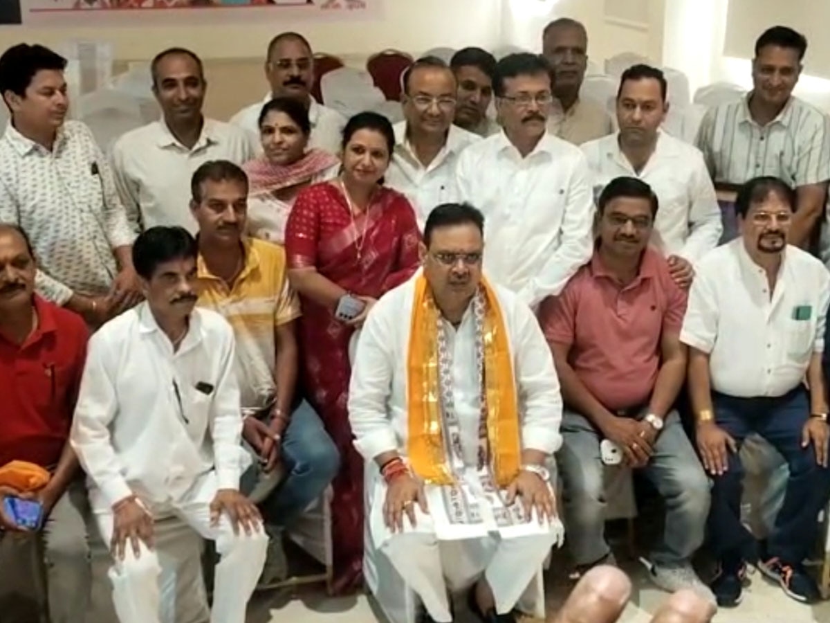 Dungarpur News: सीएम भजनलाल शर्मा का डूंगरपुर दौरा, दूसरे दिन कई संगठनों के पदाधिकारियों ने मुख्यमंत्री से की मुलाकात