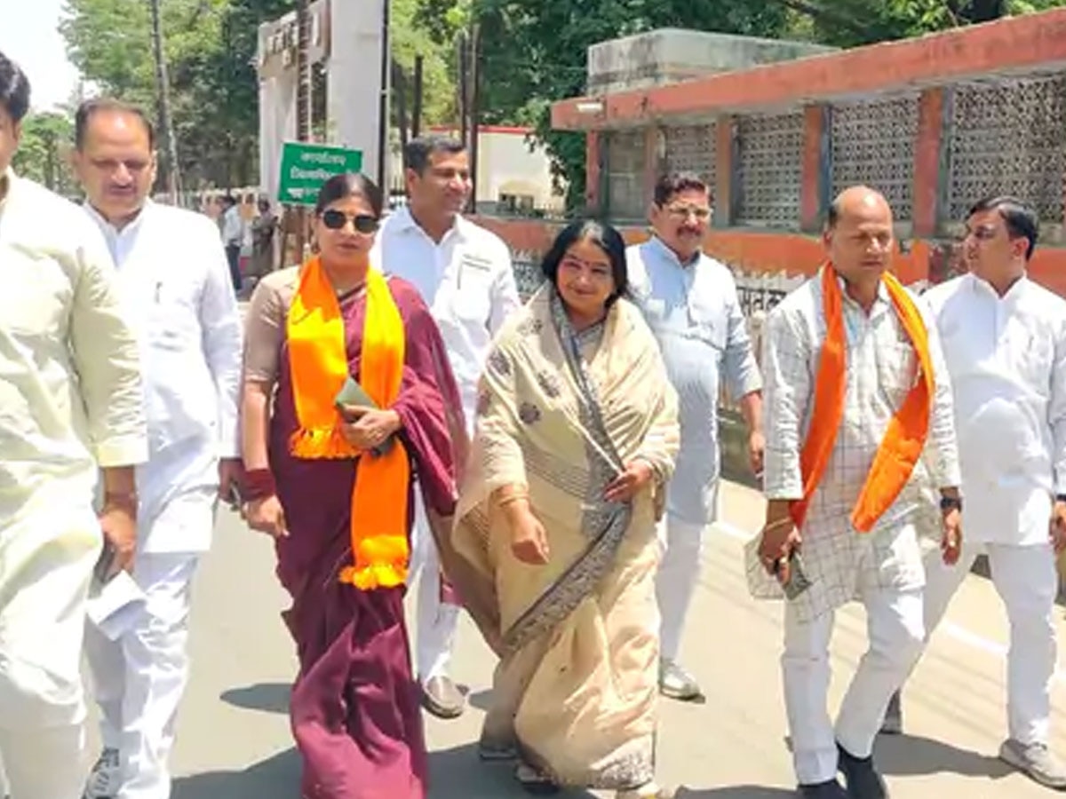 UP News: BJP कैंडिडेट और पूर्व मंत्री के खिलाफ बीवी ने ठोका ताल, जवाब सुन पति की टूट गई उम्मीद