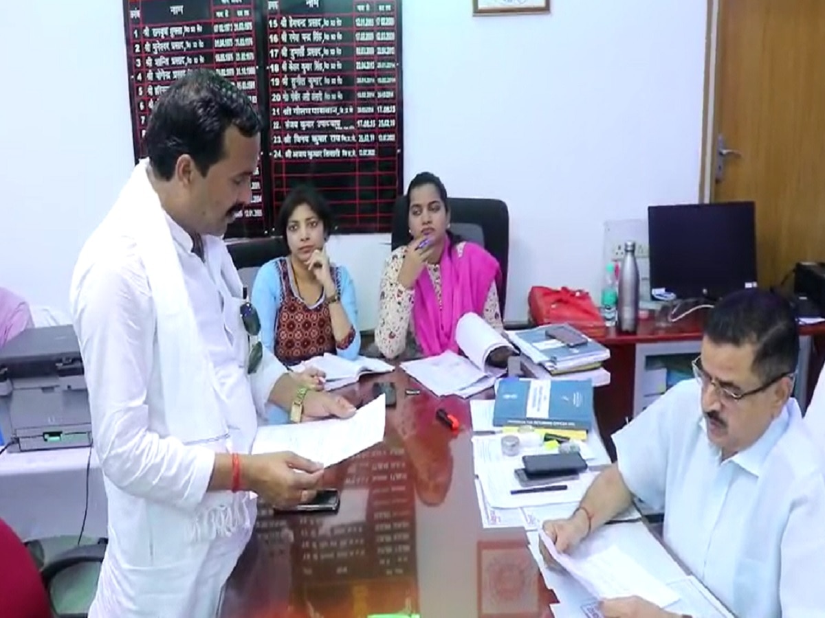 Samastipur News: बागी युवा राजद के पूर्व जिलाध्यक्ष ने निर्दलीय उम्मीदवार के रूप में किया नामांकन
