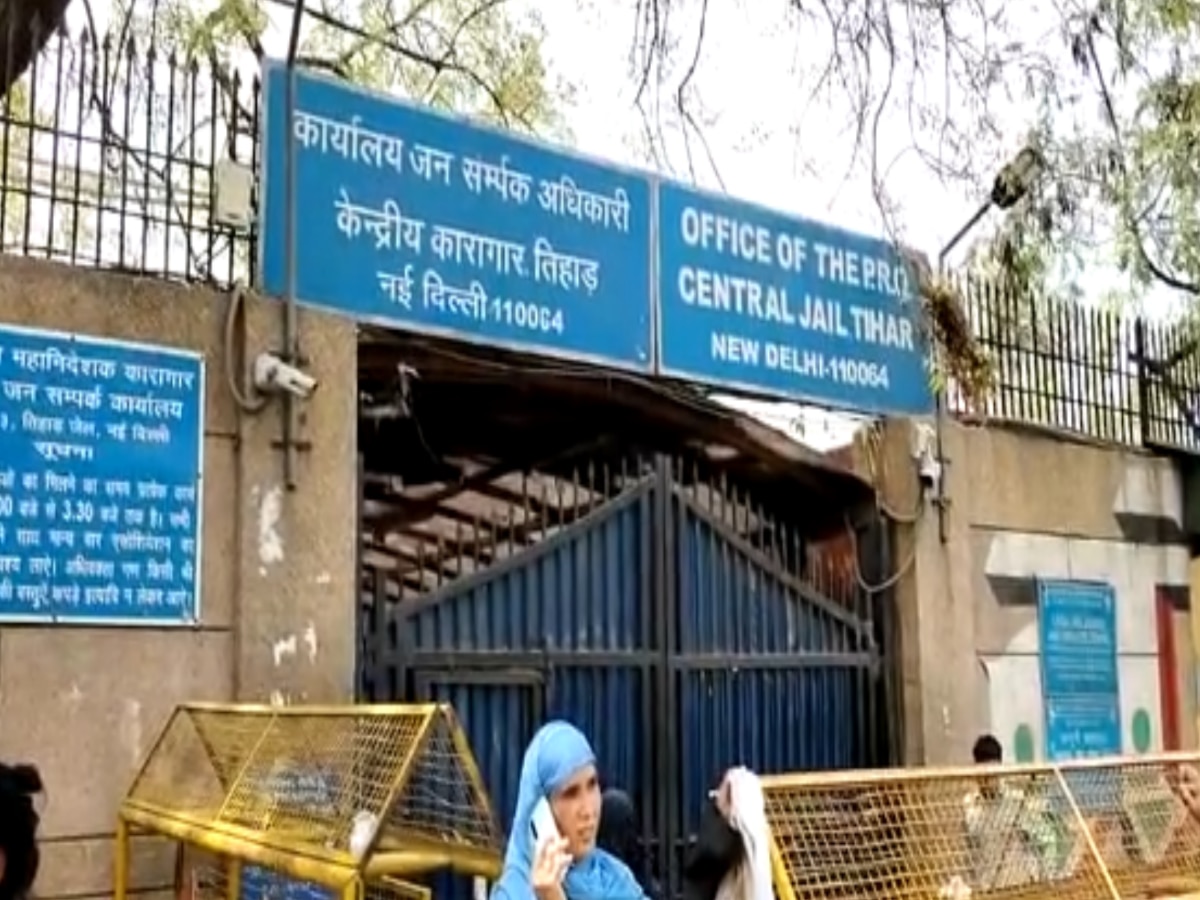 Delhi News: तिहाड़ जेल में वर्चस्व खातिर दो गुटों के बीच झड़प, सूए के हमले में चार घायल