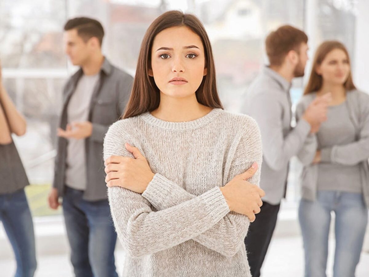 Social Anxiety: पार्टी, फंक्शन में जाने से डरते हैं आप? इन आसान तरीकों से दूर करें अपनी घबराहट