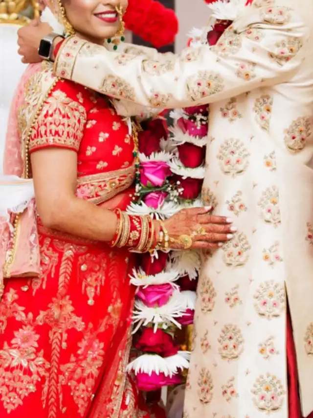 जानें दुल्हन शादी में क्यों पहनती हैं लाल रंग का जोड़ा 