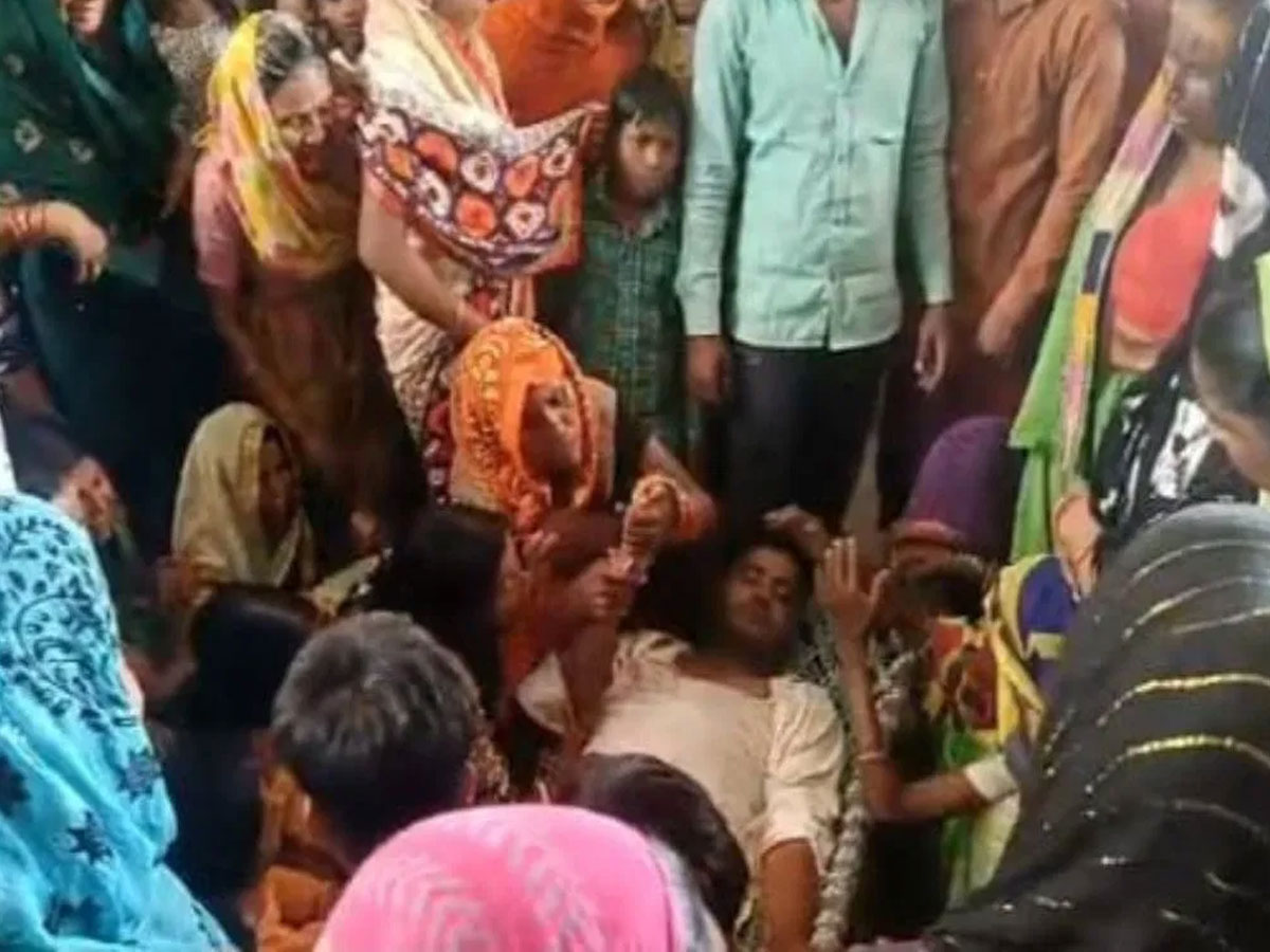 Bijnor News: शादी से पहले रस्म दौरान दूल्हे को आया हार्ट अटैक, हुई मौत Bijnor News: शादी से पहले रस्म दौरान दूल्हे को आया हार्ट अटैक, हुई मौत