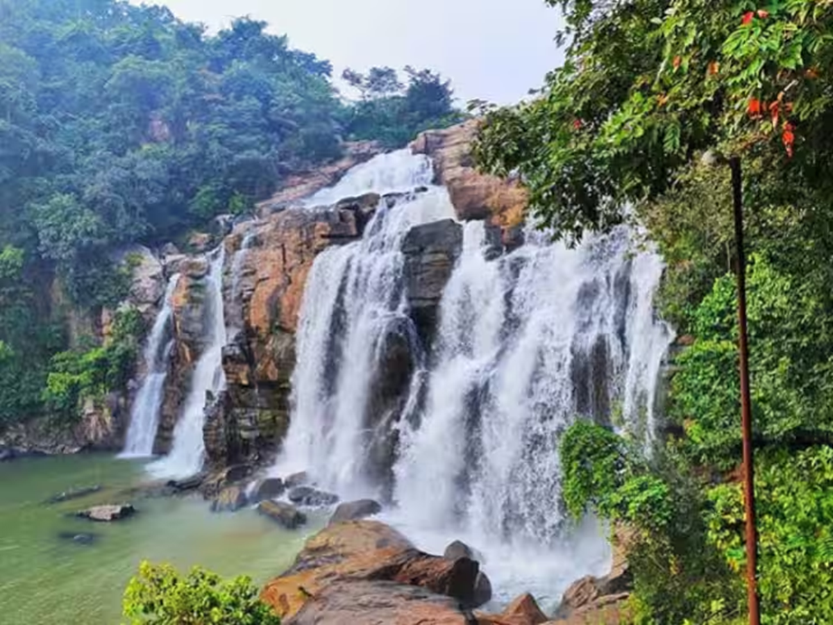 Famous Waterfalls of Ranchi located near city enjoy coolness in summer ...