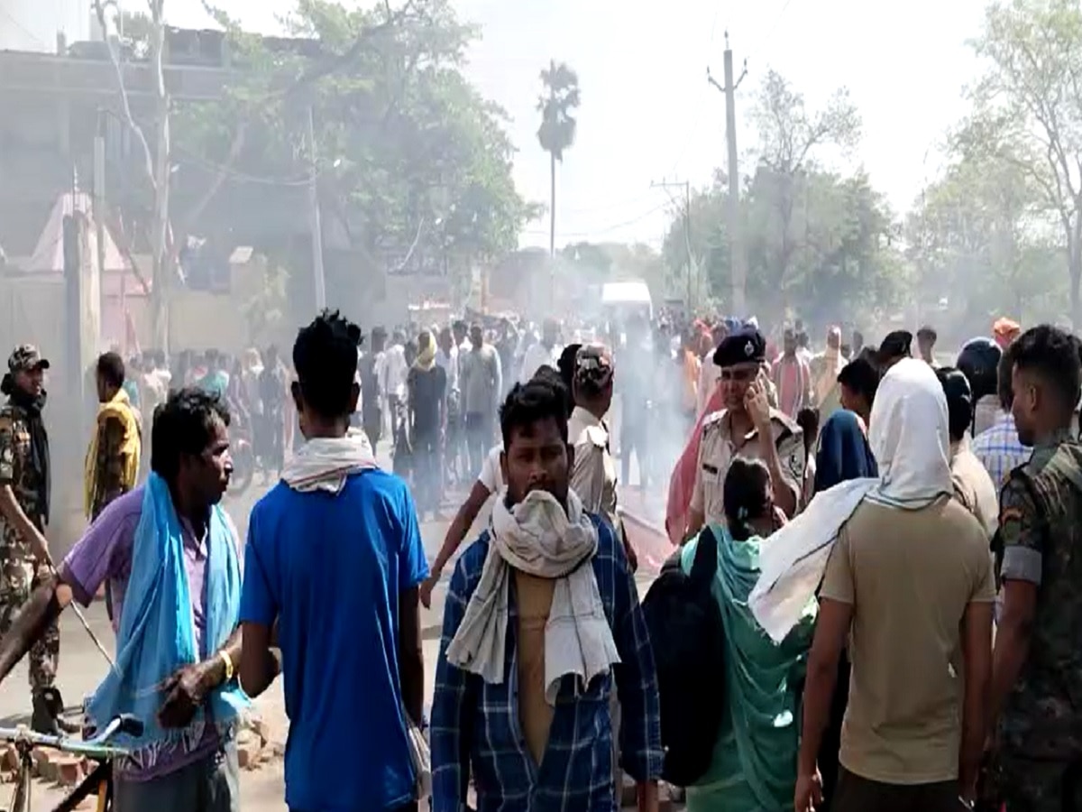 Bihar News: प्रेम-प्रसंग में युवक की हत्या, परिजनों ने आगजनी कर मुख्य मार्ग किया जाम