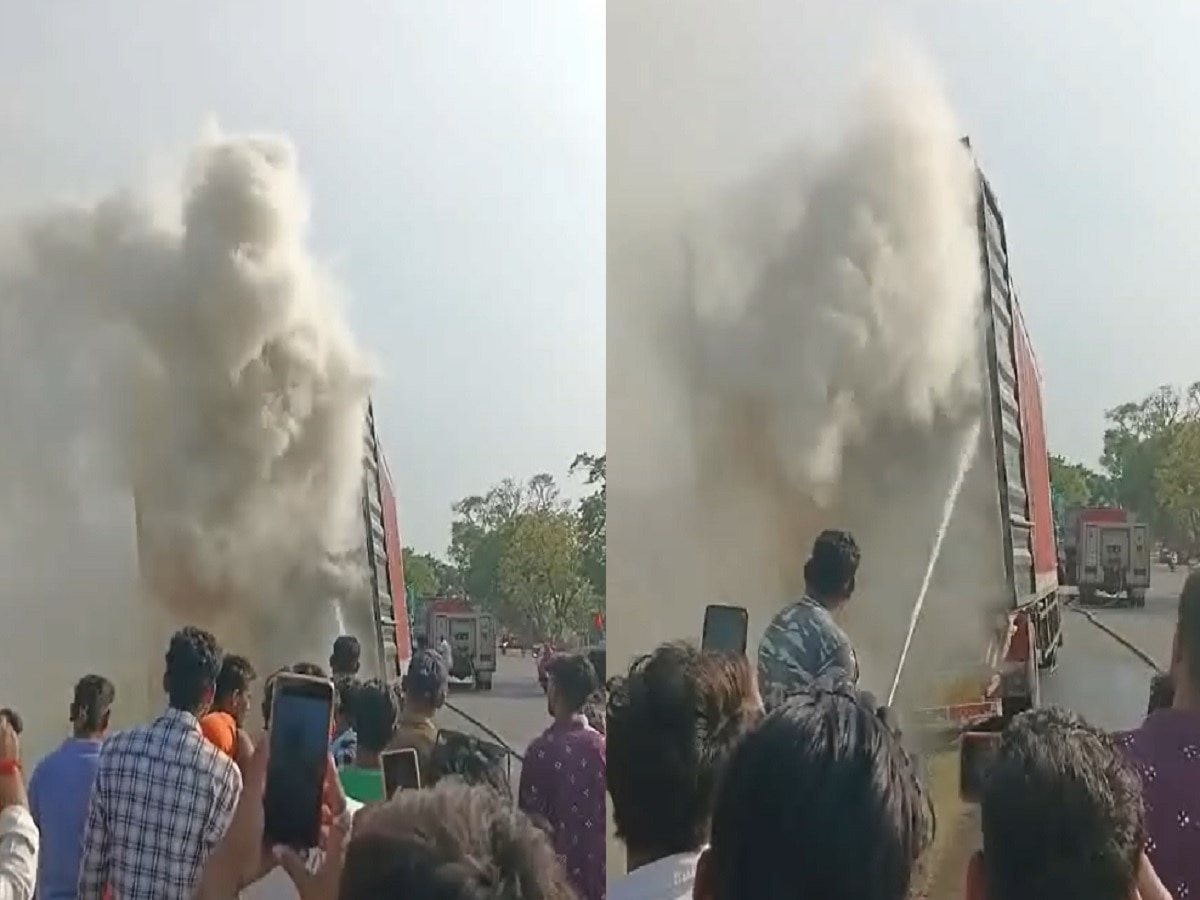 Bihar News: हजारीबाग में पार्सल ट्रक के कंटेनर में लगी आग, धू-धू कर जला लाखों रुपये का सामान