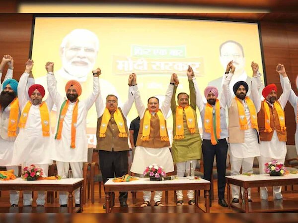 दिल्ली में लोकसभा चुनाव से पहले 1,500 सिख भाजपा में शामिल; इस पार्टी को लगा बड़ा झटका