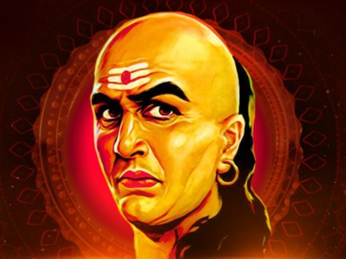 Chanakya Niti: इन 4 लोगों से नाराज रहती है धन की देवी, साथ नहीं छोड़ती पैसों की तंगी!