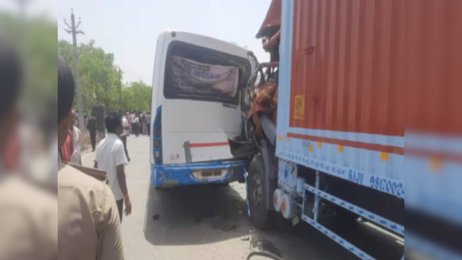 Bihar News: चुनावी ड्यूटी पर जा रहे सुरक्षाकर्मियों की बस हादसे का शिकार; कंटेनर से हुई टक्कर, 2 की मौत