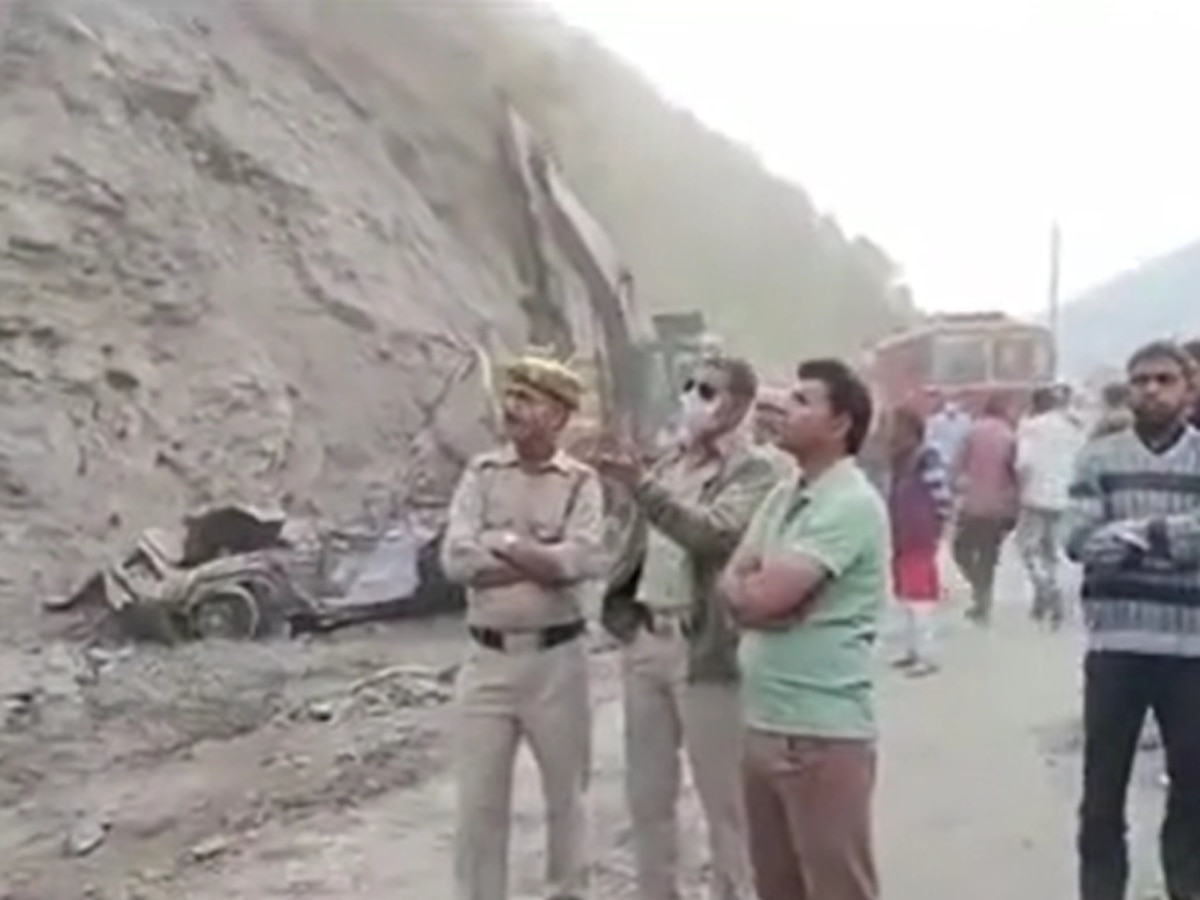 Paonta Sahib Landslide: पांवटा साहिब में भूस्खलन की चपेट में आई कार, दो लोगों की मौत