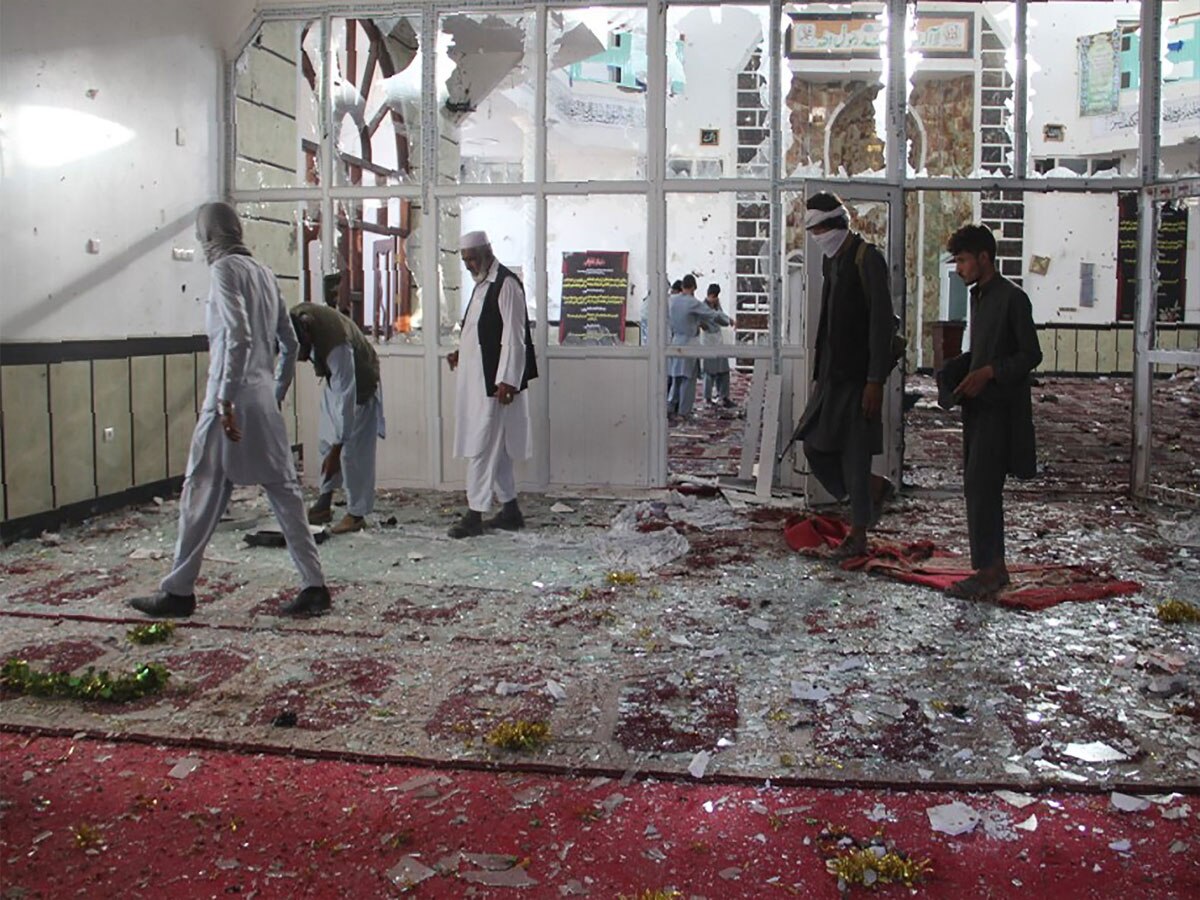 अफगानिस्तान में बंदूकधारी ने मस्जिद में घुसकर की अंधाधुंध फायरिंग, 6 नमाजियों की मौत