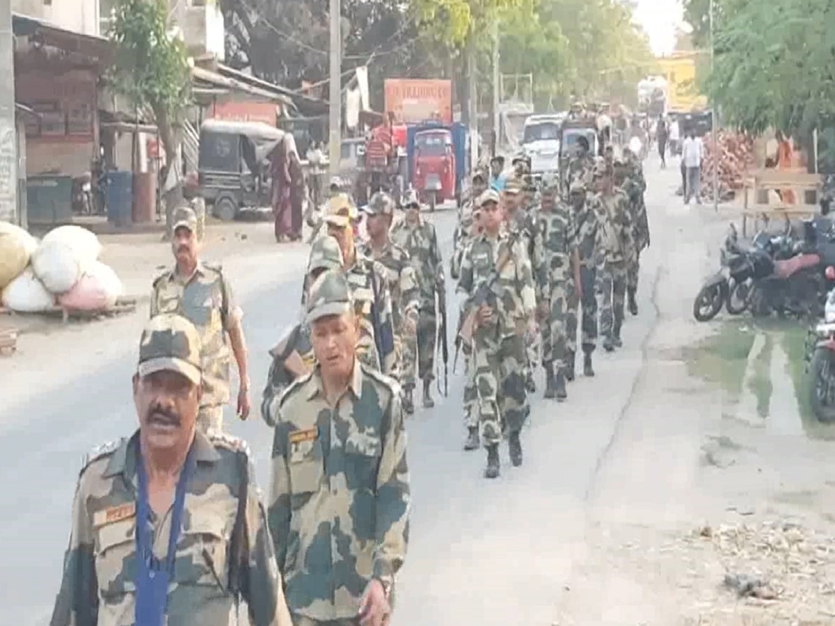 Madhepura News: शांतिपूर्ण और भयमुक्त मतदान को लेकर फ्लैग मार्च जारी, एसपी ने खुद संभाली कमान