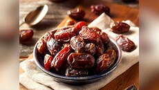 गर्मियों में भिगोकर खाएं छुहारे, फायदे मिलेंगे दोगुने