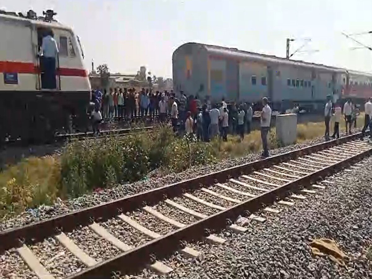 पटना से जम्मू तवी जा रही अर्चना एक्सप्रेस ट्रेन का इंजन चलते-चलते हुआ अलग