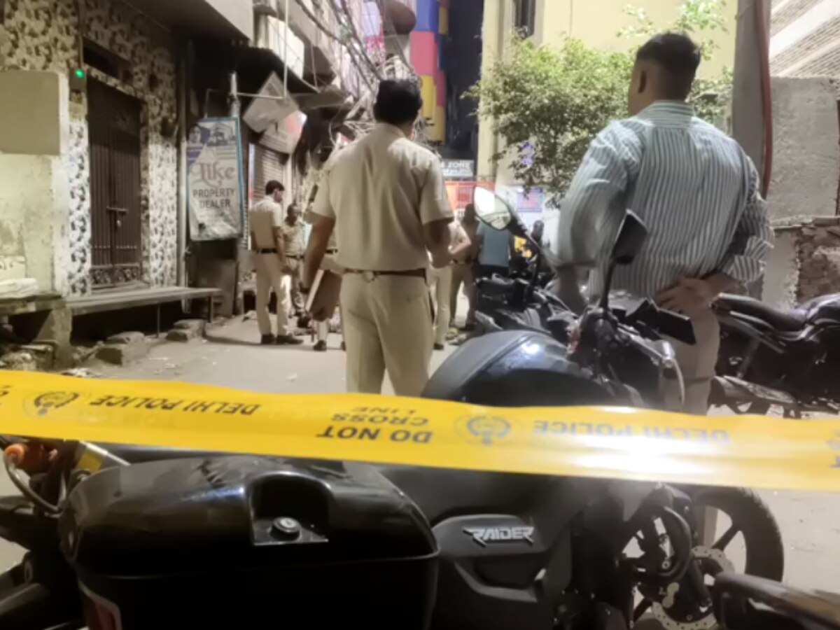 Delhi Crime: जाफराबाद में सरेआम चाकू से गला काटकर युवक की हत्या, परिजनों ने लगाया रंजिश का आरोप 