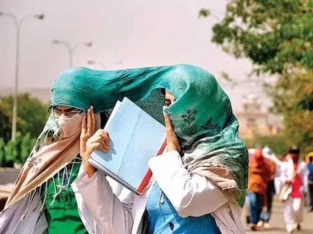Delhi Weather Update: दिल्ली में रविवार रहा सबसे गर्म दिन; इतने दिनों तक गर्मी से राहत नहीं Delhi Weather Update: दिल्ली में रविवार रहा सबसे गर्म दिन; इतने दिनों तक गर्मी से राहत नहीं