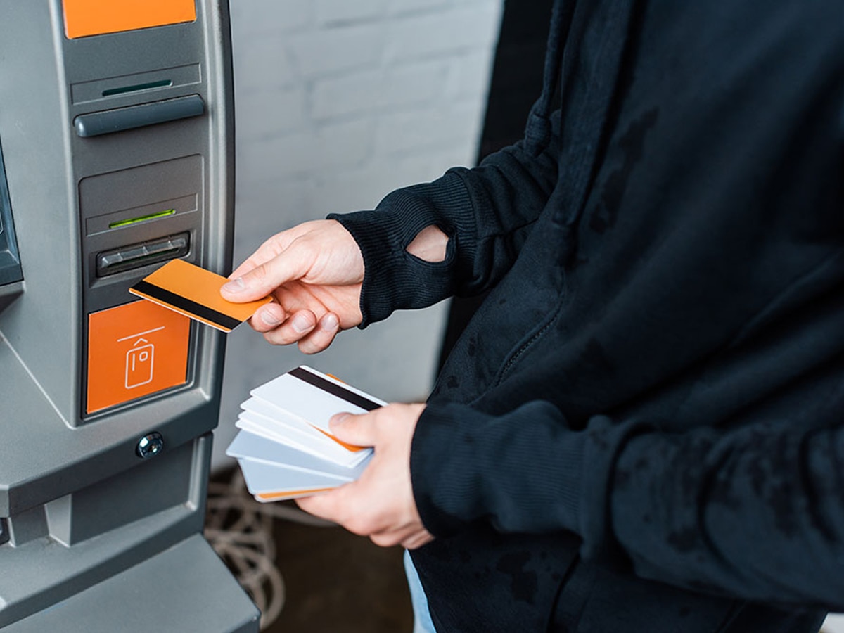 Explainer: ATM Card Trap Scam क्या है? जानिए आप कैसे रह सकते हैं सुरक्षित
