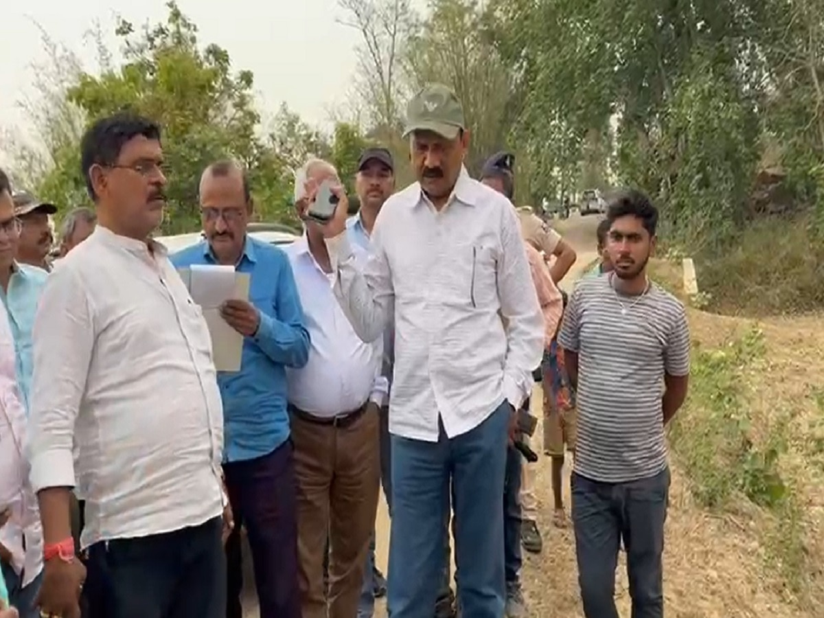 Impact of Zee News: एक्शन में जमुई जिलाधिकारी, ग्रामीणों को चापाकल लगाने का दिया भरोसा