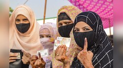 लाज का घूंघट छोड़ मुस्लिम औरतों ने धूप और गर्मी में घर से निकलकर डाला वोट   