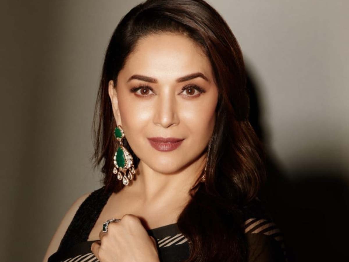 https://hindi.cdn.zeenews.com/hindi/sites/default/files/2024/05/08/2848343-madhuri.jpg?im=FitAndFill=(1200,900)