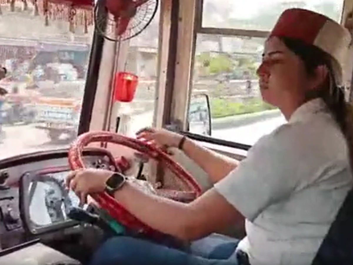 हमीरपुर की बेटी नैंसी ने दौड़ाई सड़कों पर सवारियों से भरी बस, जिला की पहली महिला बस चालक बनी