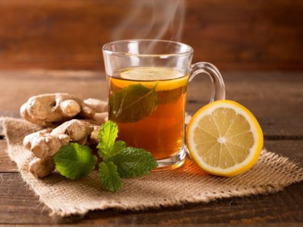 वजन घटाने से लेकर जोड़ों के दर्द कम करने तक, नींबू-अदरक की चाय के 4 अनोखे फायदे