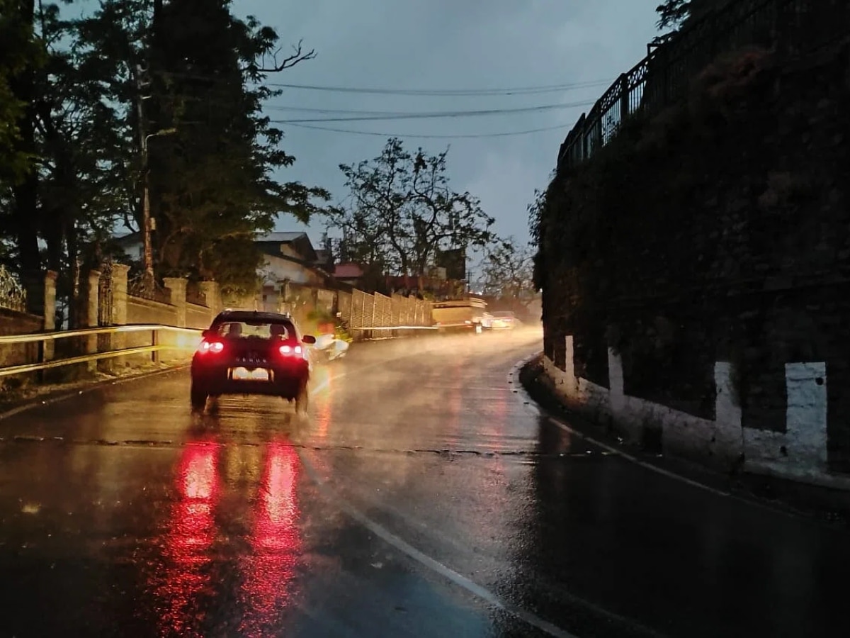 Shimla Rain: शिमला में जमकर बरसे बादल, आंधी-बर्फबारी का ऑरेंज अलर्ट जारी!