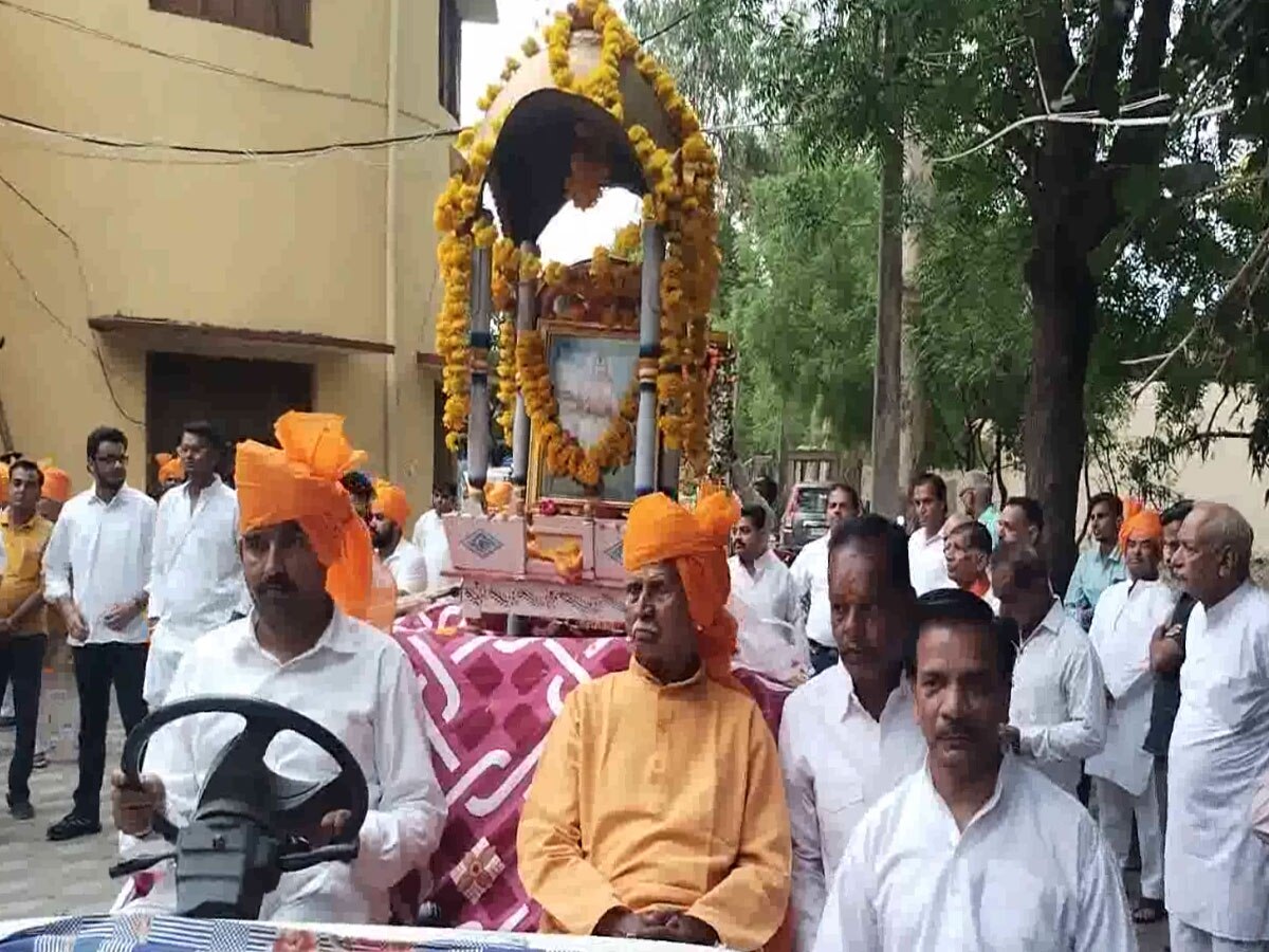 Pratapgarh News: परशुराम जयंती महोत्सव धूमधाम के साथ मनाया, निकाली गई शोभायात्रा