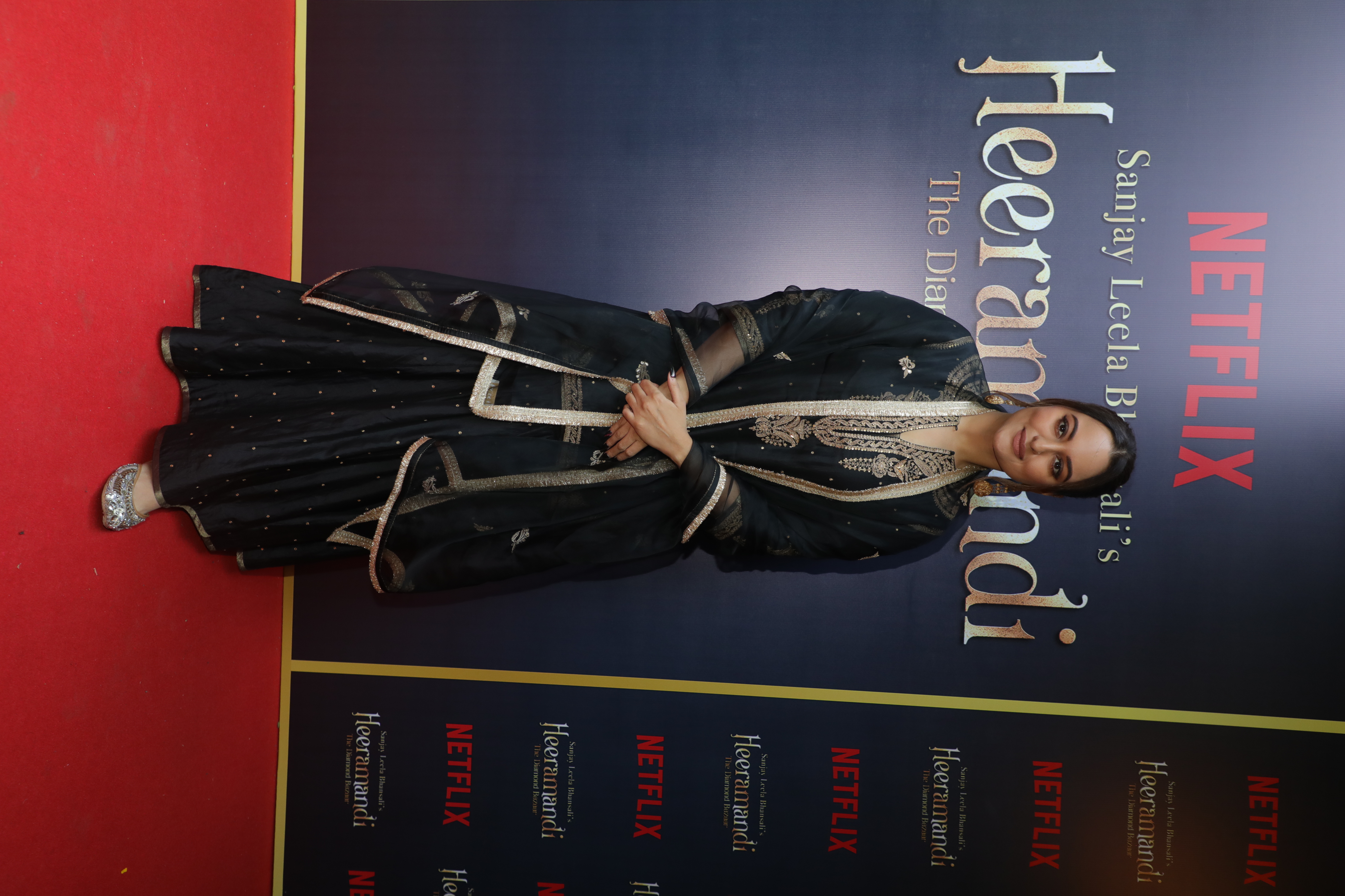 काले लिबास में 'हीरामंडी' की फरीदन