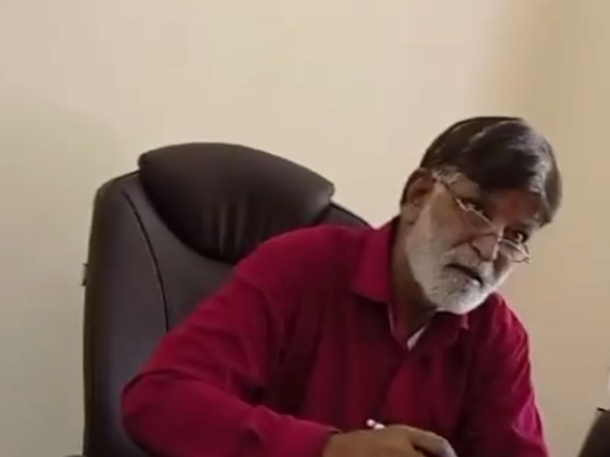 Rajasthan News: बाबू का रिश्वत लेते हुए VIDEO वायरल, नगर परिषद आयुक्त ने किया सस्पेंड