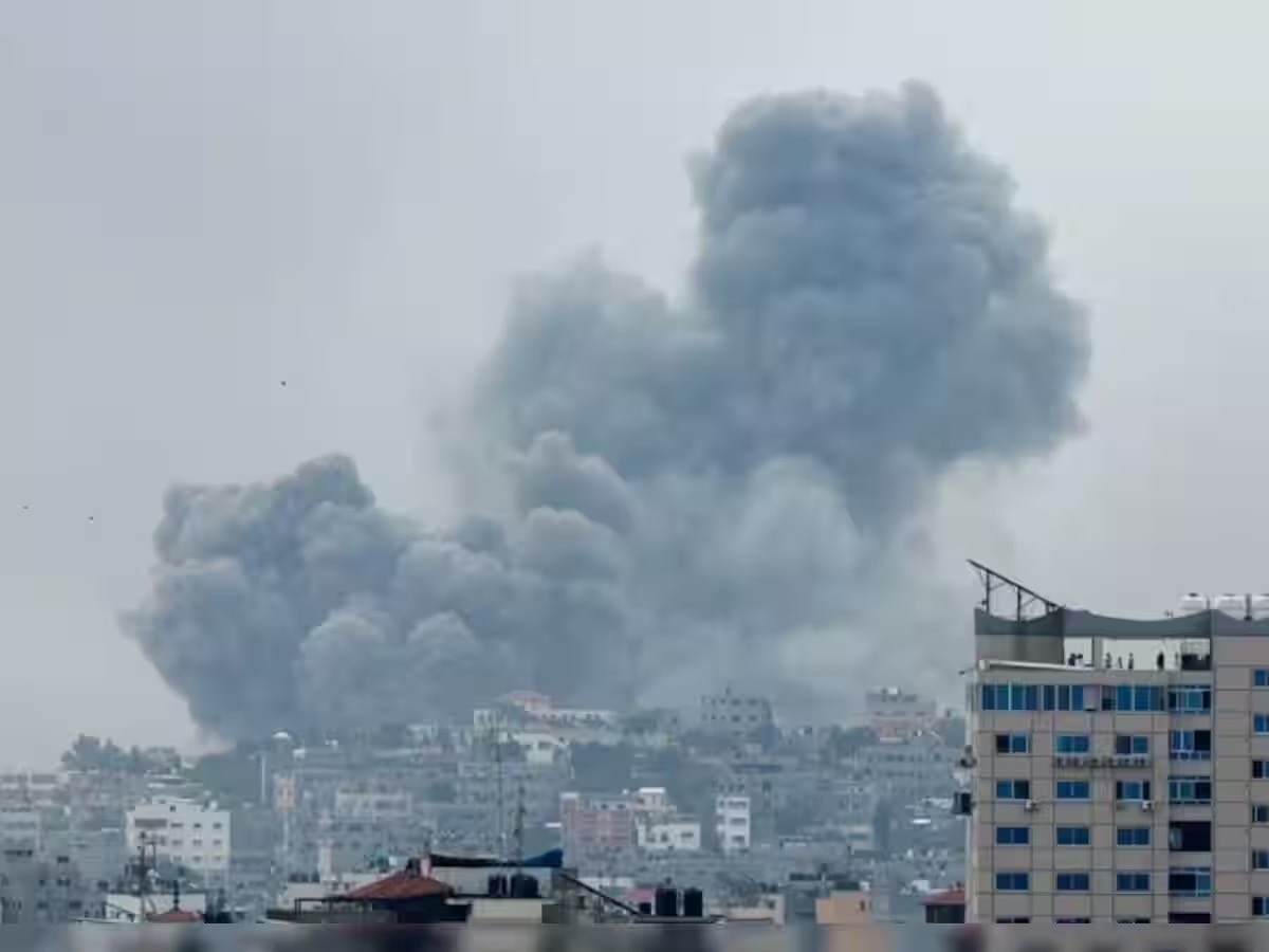 UN की चेतावनी के बावजूद इजरायल का गाजा पट्टी पर भीषण बमबारी जारी, कम से कम 21 लोगों की मौत 