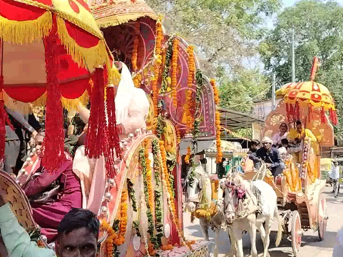 किन्नर समाज ने आमजन की खुशहाली और सलामती के लिए मांगी दुआ,शोभायात्रा निकालकर हनुमानजी पर चढ़ाया घंटा
